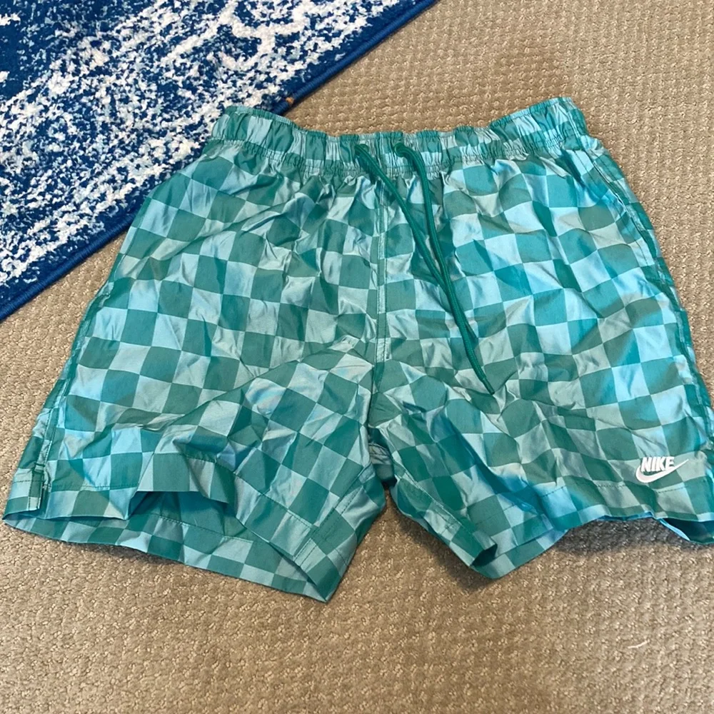 NWT NIKE GREEN CHECKERED SWIM SHORTS